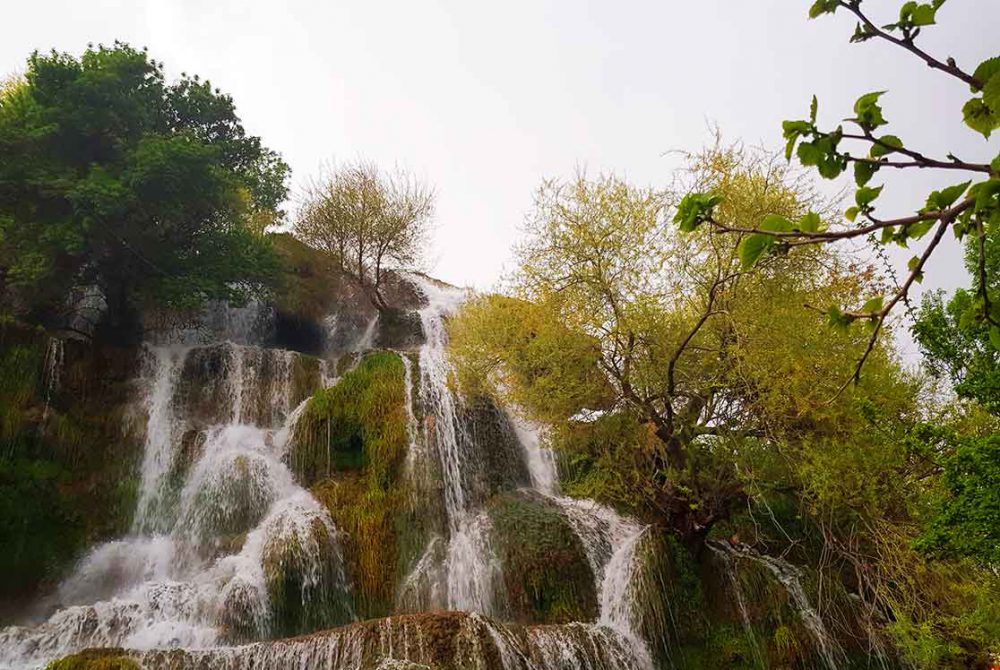 آبشار نیاسر؛ زیباترین جاذبه طبیعی کاشان